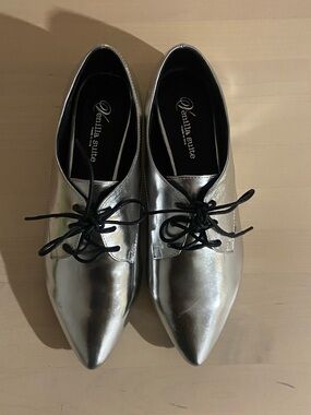 Vintage Metallic Silver Pointed Lace-Up Flats